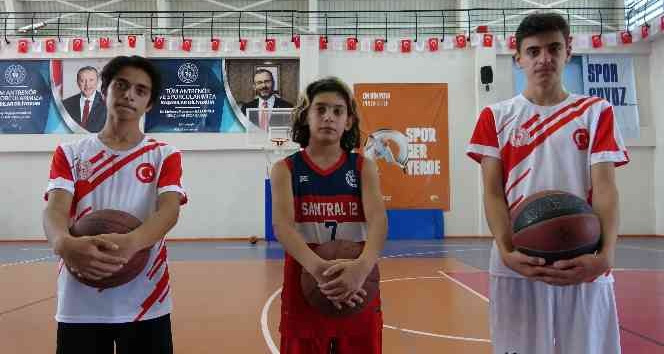 Yaz spor okulundaki çocukların hedefi milli formayı giymek
