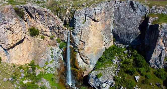 Doğa harikası şelale keşfedilmeyi bekliyor