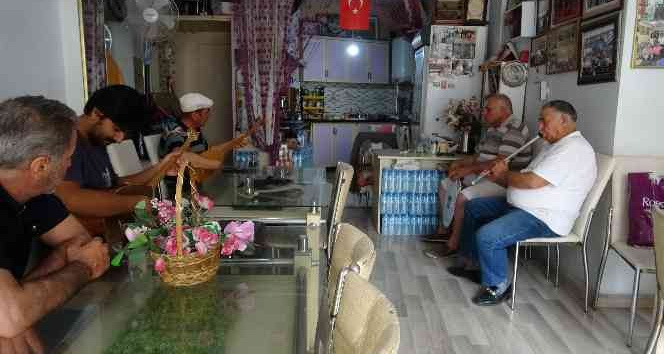 Isparta’da bulunan sıra dışı çay ocağı insanlara moral oluyor