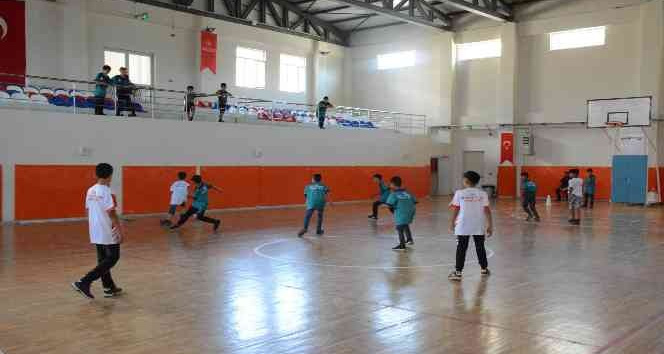 Kur’an kursu öğrencilerine  futsal etkinliği