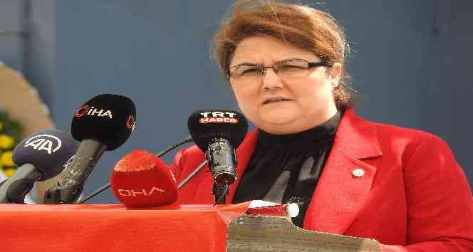 Bakan Yanık huzurevlerinde sıra bekleniyor iddialarıyla ilgili konuştu