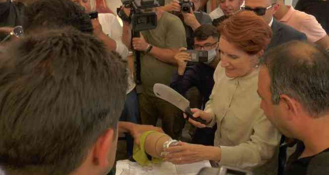 İYİ Parti Genel Başkanı Akşener Nevşehir’de testi kebabı kırdı