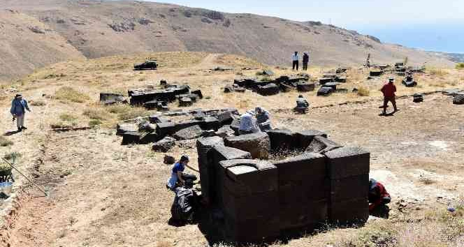 2 bin 300 rakımda Urartu’nun gizemi araştırılıyor