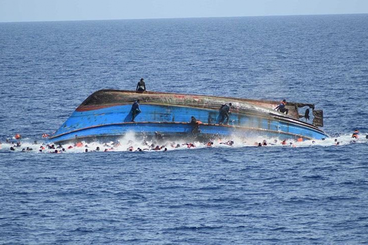 Hindistan&#039;da yolcu teknesi battı: 3 ölü, 17 kayıp