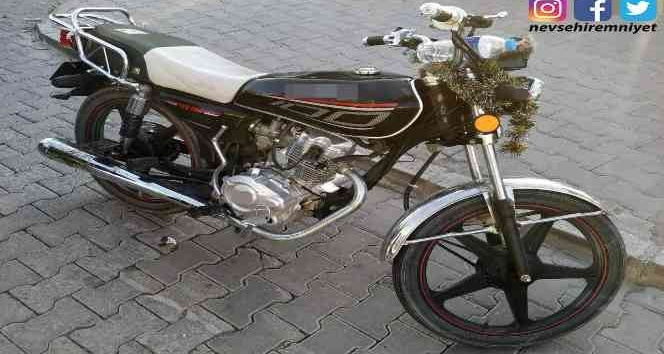 Çalıntı motosiklet ile ’dur’ ihtarına uymayan ehliyetsiz sürücü gözaltına alındı