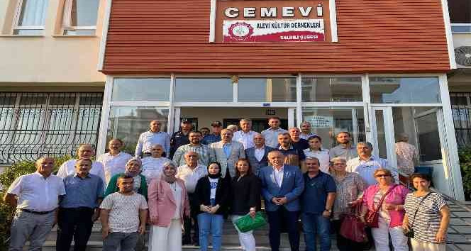 Salihli protokolü Cemevi’ndeki aşure hayrında buluştu