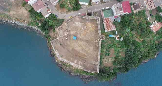 Tarihi bin 100’lü yıllara dayanan Akçakale Kalesi’nde kazı çalışmalarında sona gelindi