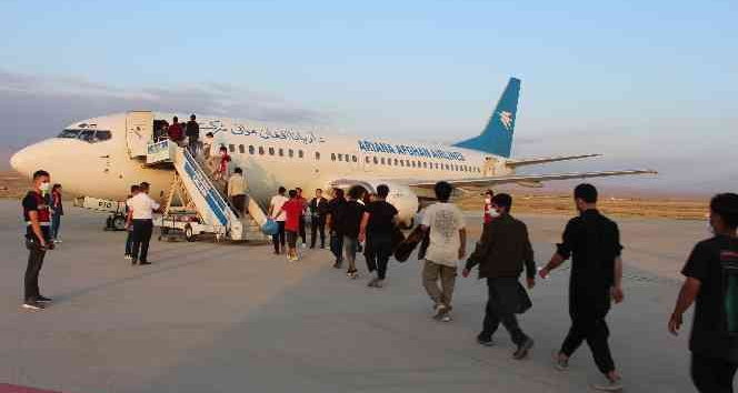 Iğdır’da 906 Afganistanlı göçmen ülkelerine gönderildi