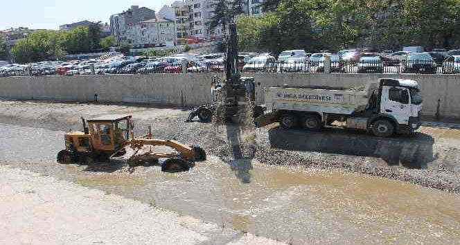 Kocabaş Çayı temizleniyor