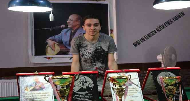 Neşet Ertaş adına düzenlenen Bilardo Turnuvası başladı