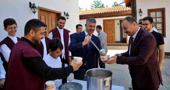 Çankırı Mevlevihanesi’nde 96 yıl sonra yeniden aşure dağıtıldı