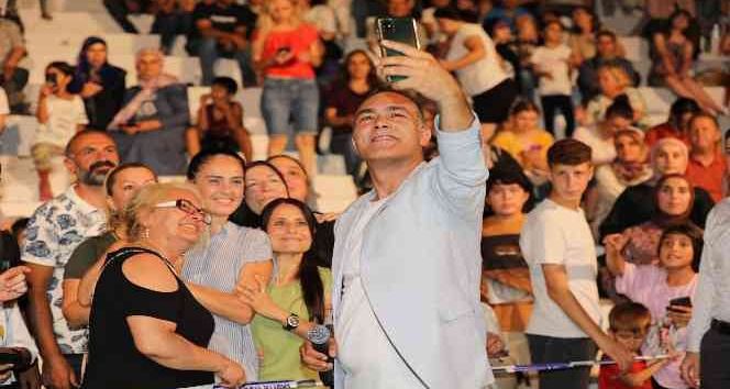 Mümin Sarıkaya’dan muhteşem konser