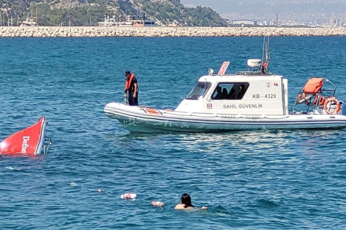 Antalya&#039;da su alan sürat teknesi battı
