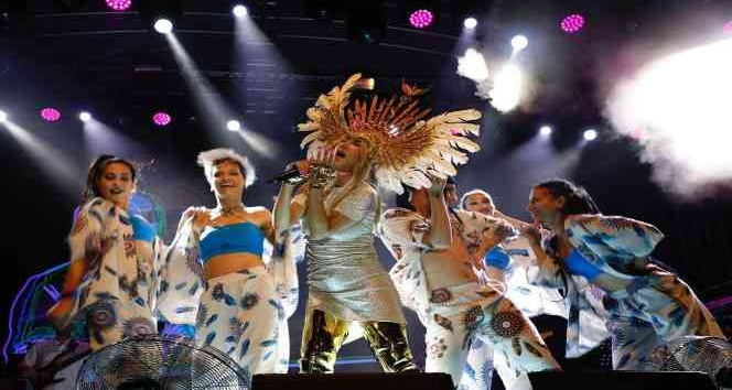 Hande Yener: “Çocukluğumun anısı olan şile bezini çok seviyorum"