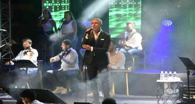 Özcan Deniz’den unutulmaz gece