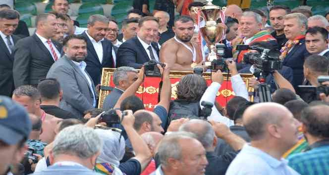 Kurtdere Güreşlerinde Başpehlivan Yusuf Can Zeybek oldu