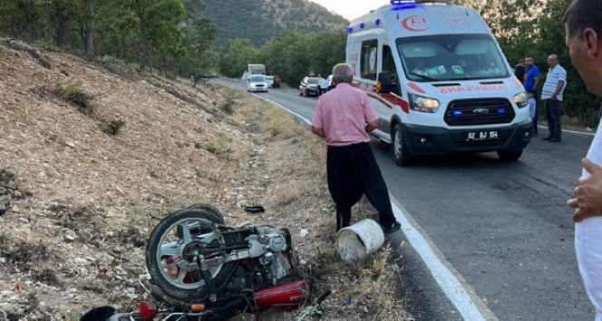 Gelin aracının çarptığı motosiklet sürücüsü ağır yaralandı