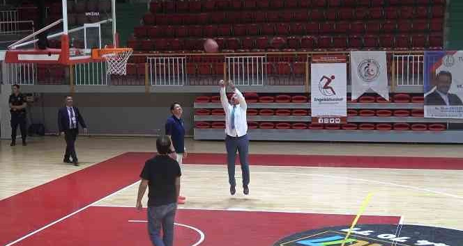 Yalova İl Emniyet Müdürü Toplaoğlu’ndan basketbol şov