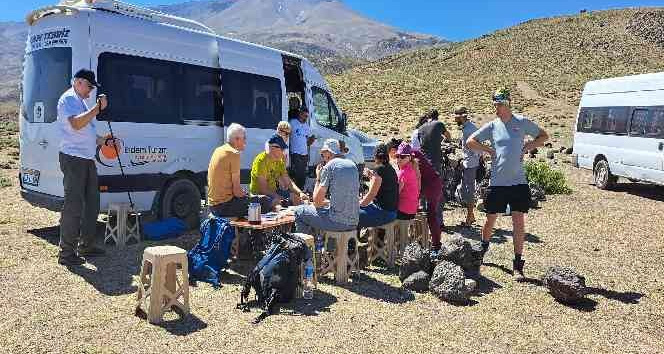 Turistlerden Süphan Dağı’na büyük ilgi
