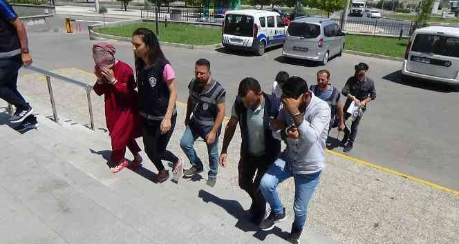 Karaman’da kuyumcuya sahte altın satan 2 şüpheliden 1’i tutuklandı