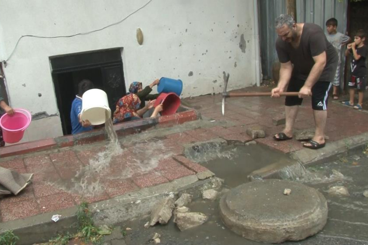 Arnavutköy’de 6 ev ve 1 iş yerini su bastı