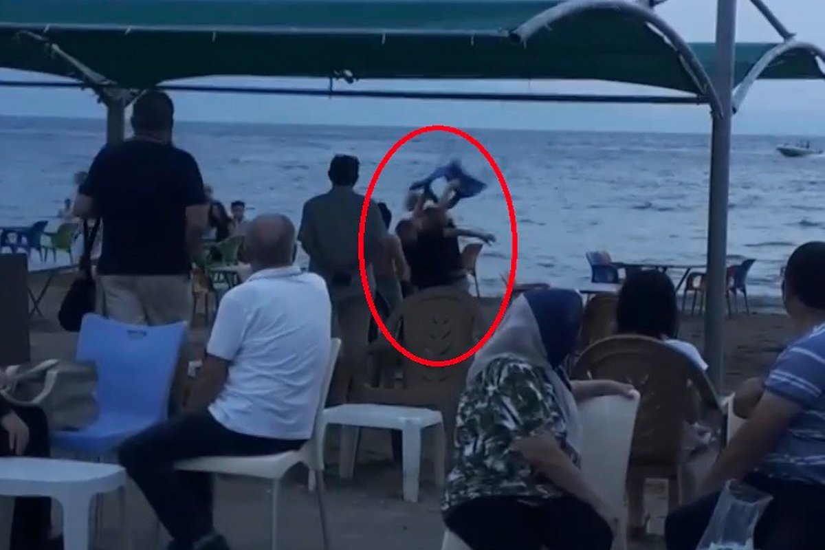 Bursa&#039;da deniz kenarında sandalyeli kavga kameralarda