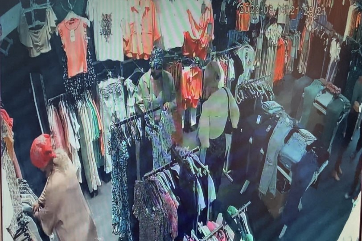 Ataşehir’de müşteri kılığındaki 4 kadın 8 dakikada 54 giysi çaldı