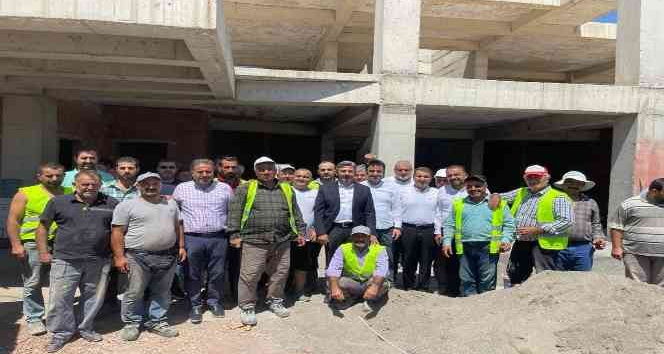 Milletvekili Aydın Kahta Spor Kompleksinin inşaatını inceledi