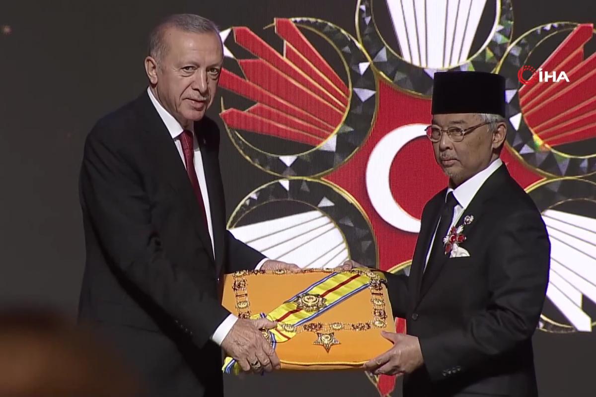 Cumhurbaşkanı Erdoğan, Malezya Kralı Sultan Abdullah Şah’a &#039;devlet nişanı&#039; tevcih etti