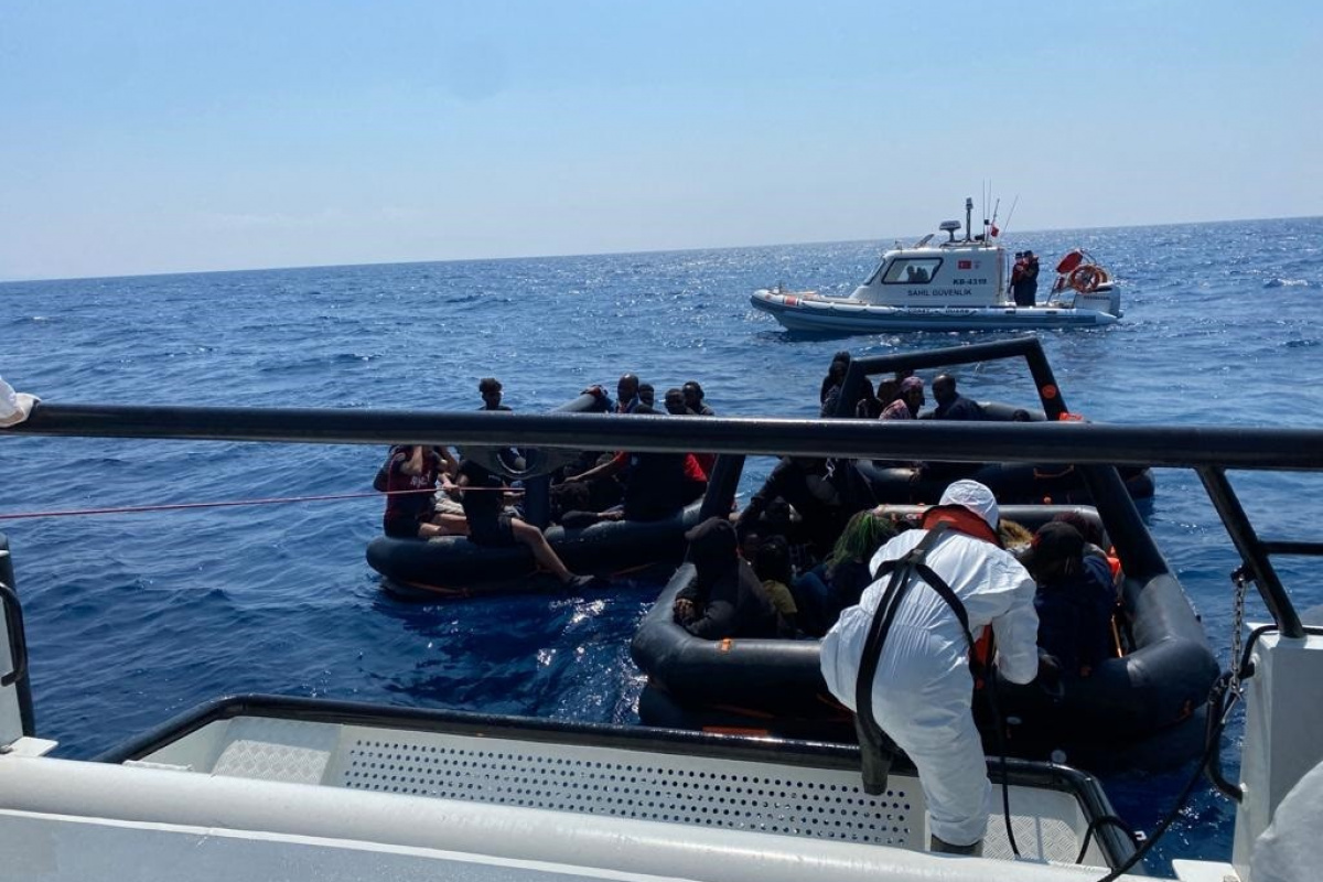 İzmir açıklarında 19 göçmen yakalandı, 78 düzensiz göçmen kurtarıldı