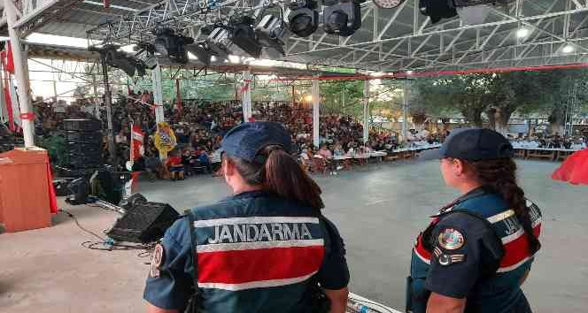 Festivalde sahneye çıkan jandarma 2 bin kişiye KADES eğitim verdi