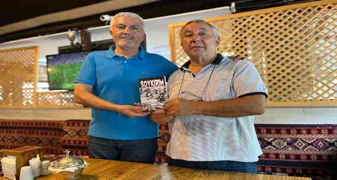 Serdar Ünsal “Soykırım” kitabını  İsa Yaşar Tezel’e  hediye etti