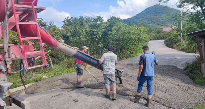 Ünye’de beton yol çalışmaları sürüyor