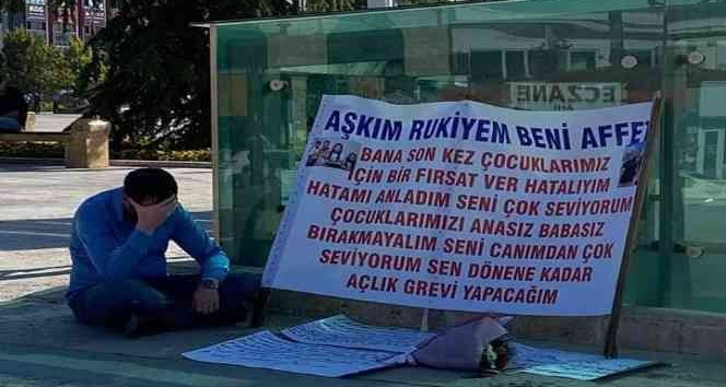 Kendisini terk eden eşine kent meydanında pankartlı özür