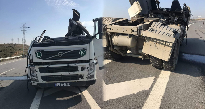 İstanbulda akıllara durgunluk veren kaza; dorsesi ve kupası kopan kamyondan sağ çıktı