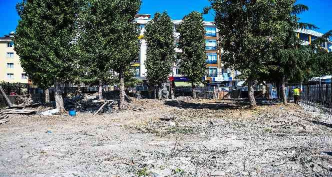 Esenyurt Orhangazi Mahallesi, meydan ve parka kavuşuyor