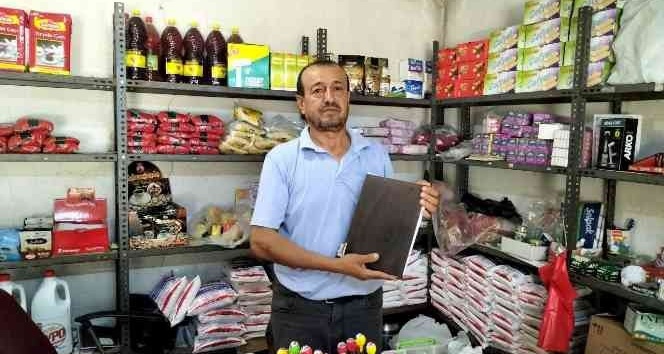 Osmaniye’de gizemli hayırsever bakkalın veresiye defterini satın aldı