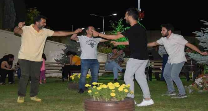 Huzurevi sakinleri folklor ekibiyle Ankara havası oynadı