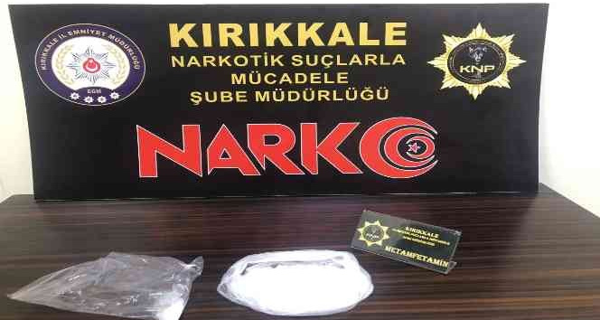 Araçta uyuşturucuyla yakalanan 2 şüpheli tutuklandı