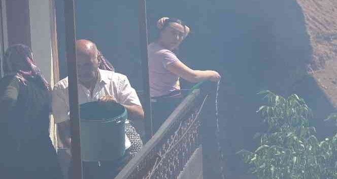 Gümüşhane’de bir evin bahçesinde çıkan yangın paniğe neden oldu