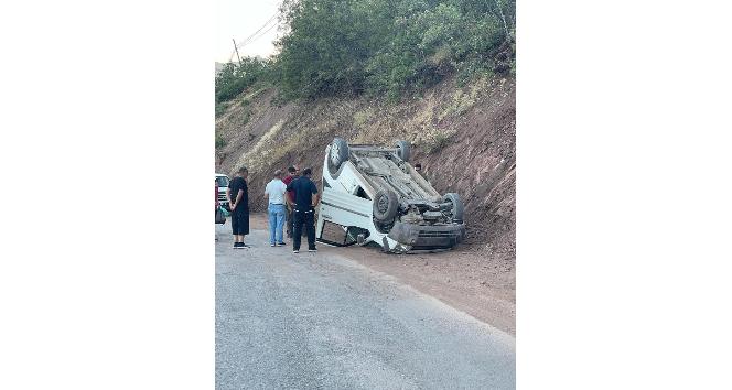 Tunceli’de hafif ticari araç ters döndü: 4 yaralı
