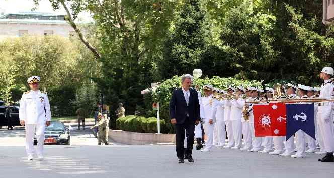 Oramiral Özbal’ın emekliye ayrılması dolayısıyla Deniz Kuvvetleri Komutanlığında devir-teslim töreni düzenlendi