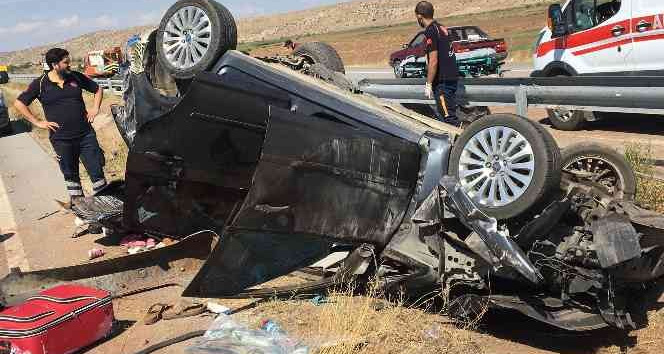 Takla atan otomobil hurdaya döndü: Aynı aileden 7 kişi yaralandı