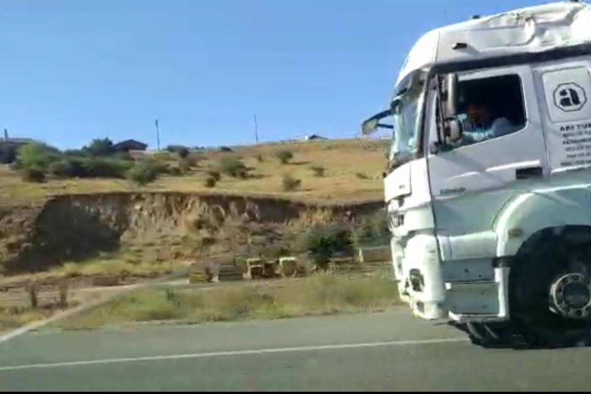Ankara&#039;da kamyon sürücüsü adeta trafik terörü estirdi