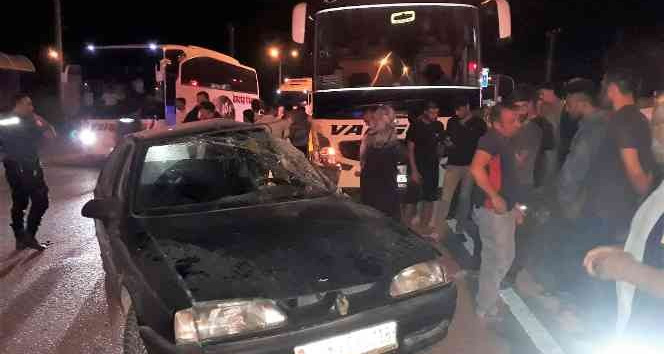 Yolcu otobüsü otomobile çarptı: 2 yaralı