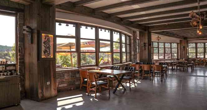 Gürsu’nun “Kırlangıç Sofrası” muhteşem manzarasında misafirlerini lezzetlerle buluşturuyor