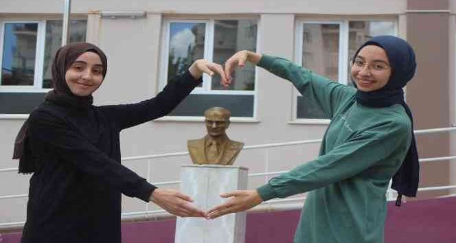 İmam Hatipli ikizler hiç dershaneye gitmeden tıp fakültesini kazandı