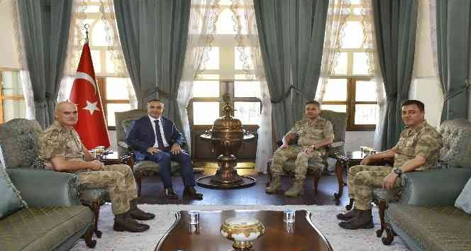 Komutanlardan Vali Soytürk’e ziyaret