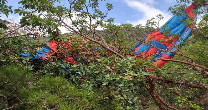 Tokat’ta yamaç paraşütü pilotu düştü