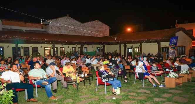 Uşak Belediyesi hemşerilerine yazlık sinema keyfi yaşattı